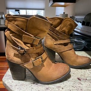 Steve Madden leather boots. Very good condition.